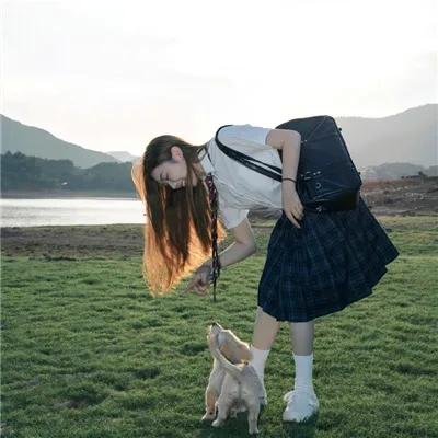 只在那里发光